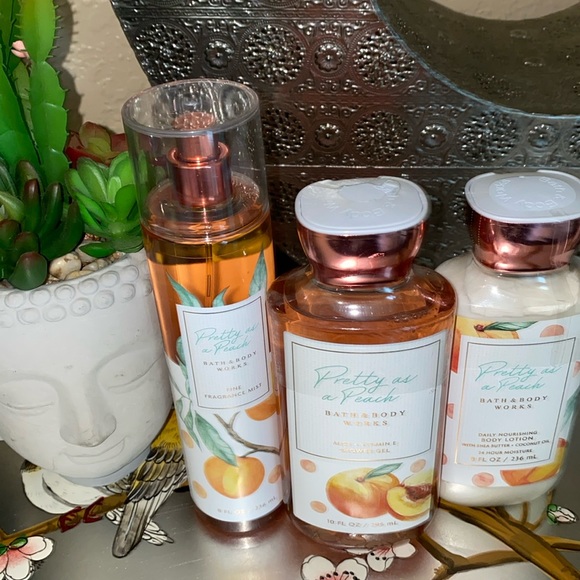 Bath and Bodyworks, pretty as a peach Gift Set Combo - Picture 1 of 4